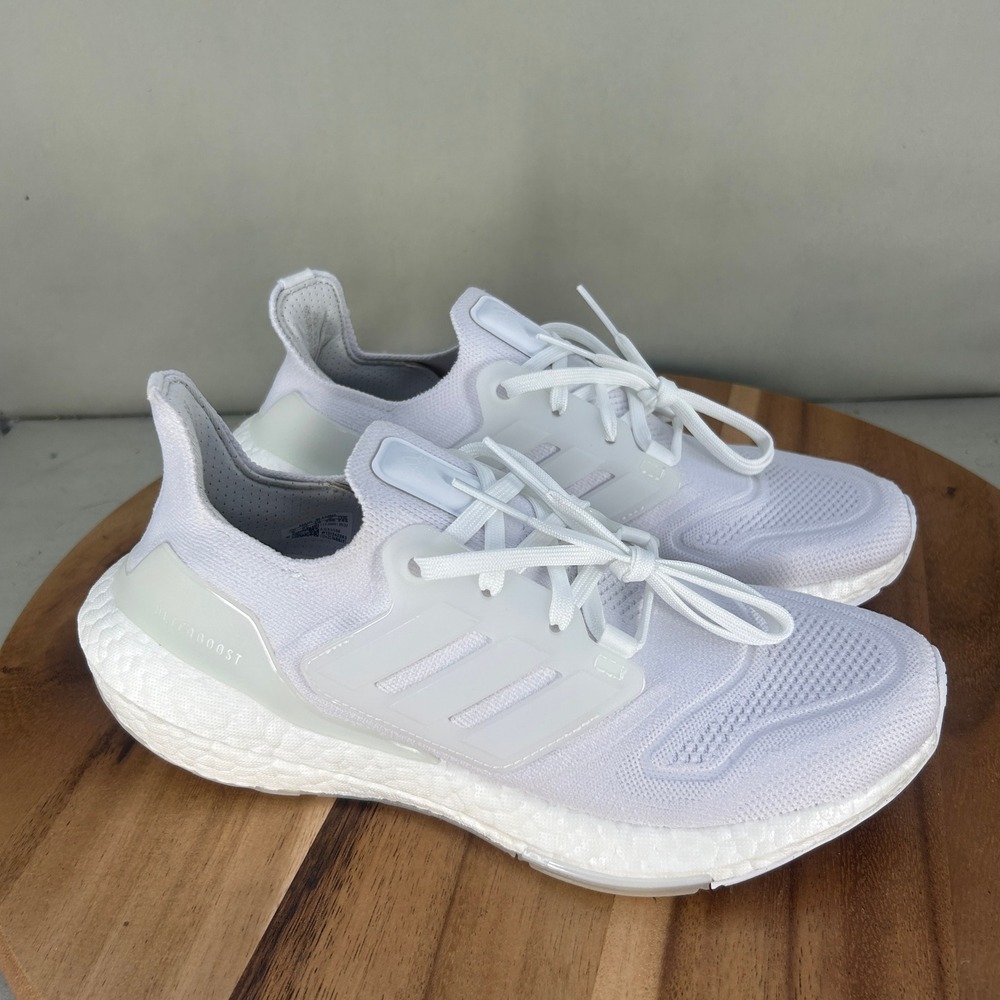 Adidas Ultraboost 22 White Running Shoes GX5590 Womens Size 8 Cushioned Comfort